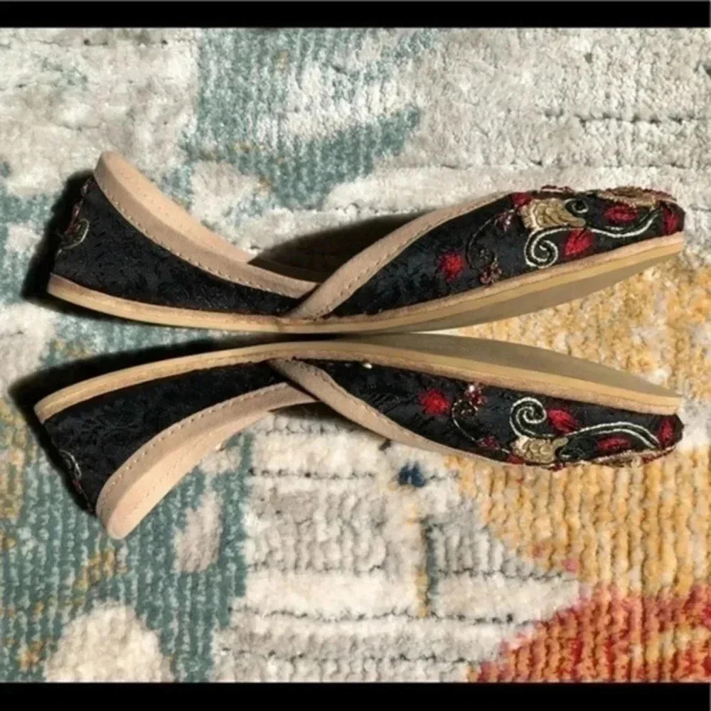 ⚡️FLASH SALE⚡️Fuchsia Brand Handmade Beaded Embroidered “Magnifique” Flats EUC - Picture 6 of 9